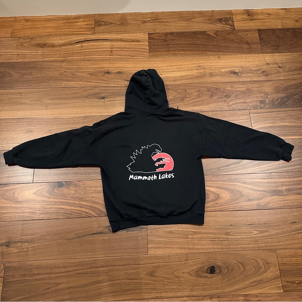 Gildan Unisex Large Sweatshirt Gojira Ramen and Sushi Mammoth Lakes